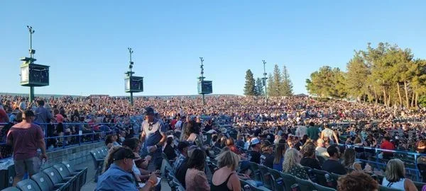 How Many People Does Toyota Amphitheater Hold For Concerts