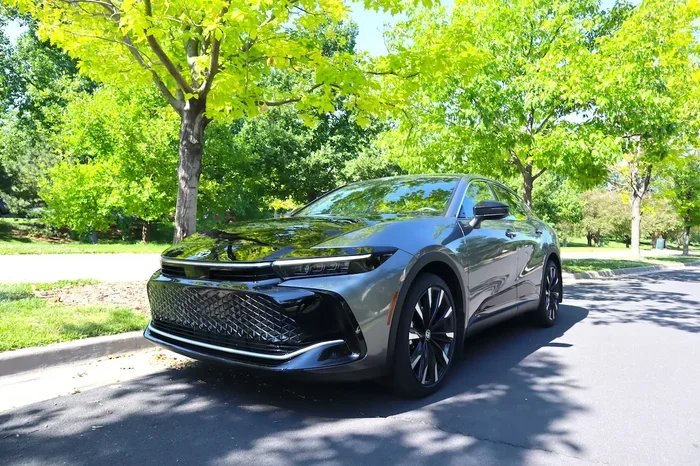 What Replaced the Toyota Avalon Complete Vehicle Guide