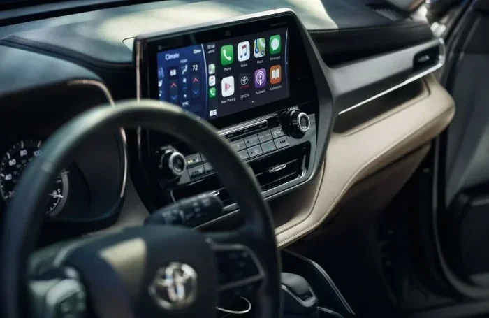 Do Toyota Highlanders Have Apple CarPlay and How to Use It