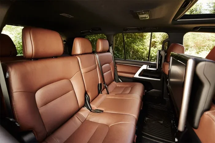 Does Toyota Land Cruiser Have 3 Rows Of Seats For You