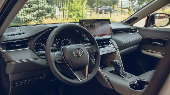 Why Did Toyota Quit Making the Venza Reasons Explained
